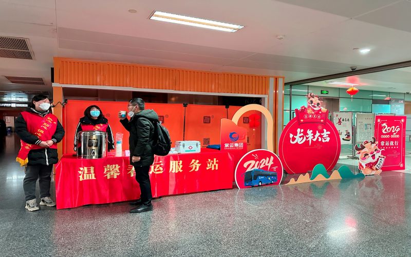 平靜的旅途中，熟悉的溫馨依舊 ——春運(yùn)路上的暖心服務(wù)